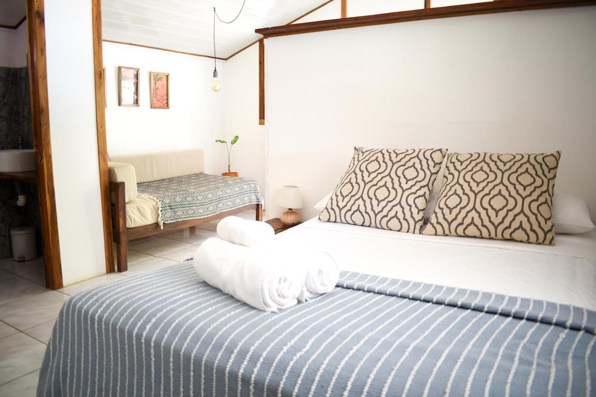 Cuatro Vientos Lodge & Apartments - Mal Pais, Costa Rica Playa Santa Teresa  外观 照片